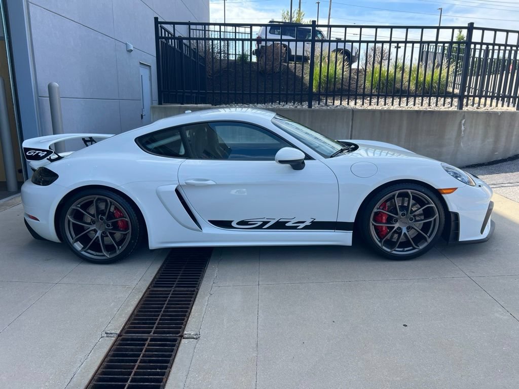 Used 2021 Porsche 718 Cayman GT4 RWD image 11