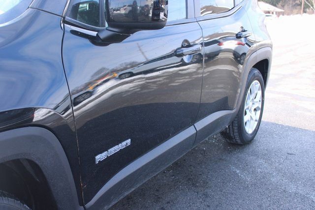 Used 2016 Jeep Renegade Latitude w/ Cold Weather Group FWD image 43