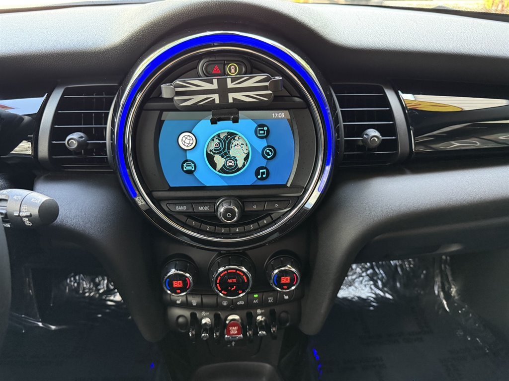 Used 2020 MINI Cooper 4-Door Hardtop w/ Premium Package FWD image 24