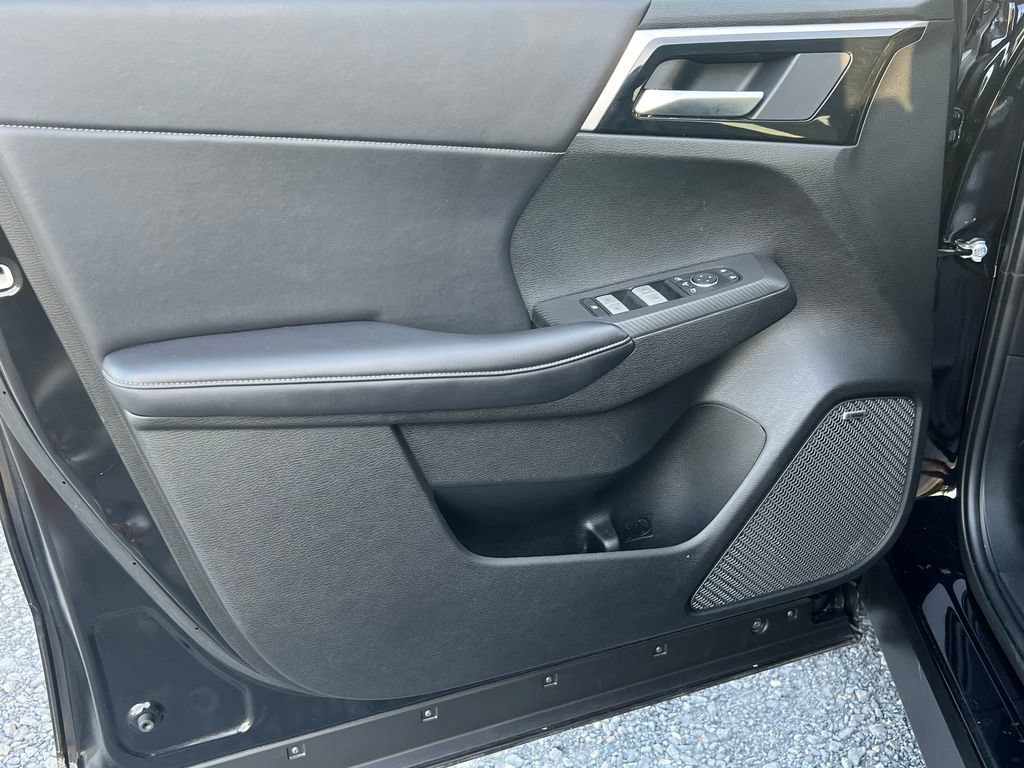 Used 2025 Mitsubishi Outlander SE AWD/4WD image 19