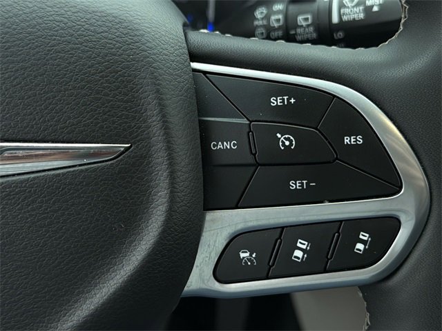 Used 2024 Chrysler Pacifica Touring-L image 29