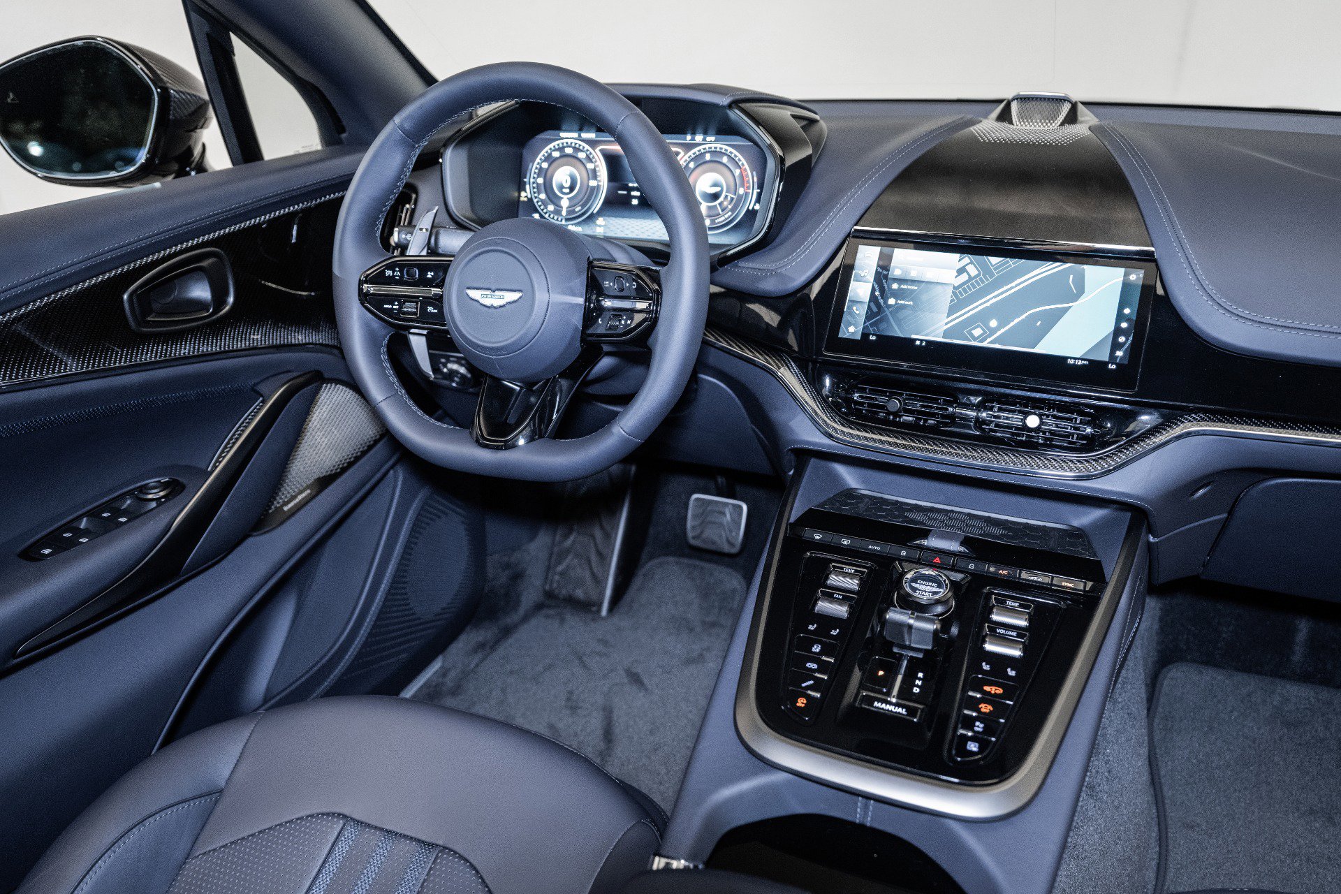 Used 2025 Aston Martin DBX 707 image 23