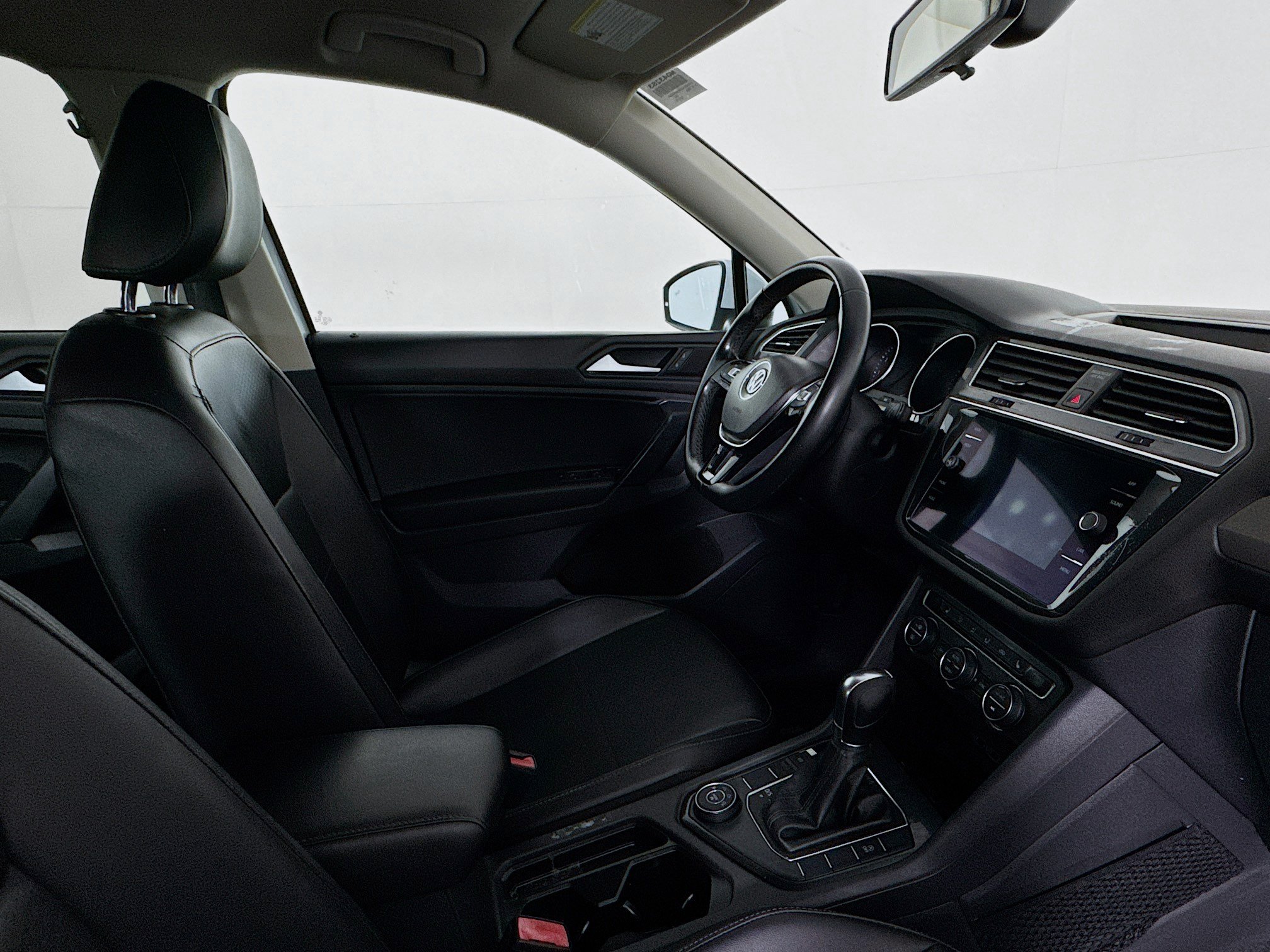 Used 2020 Volkswagen Tiguan SE FWD image 27
