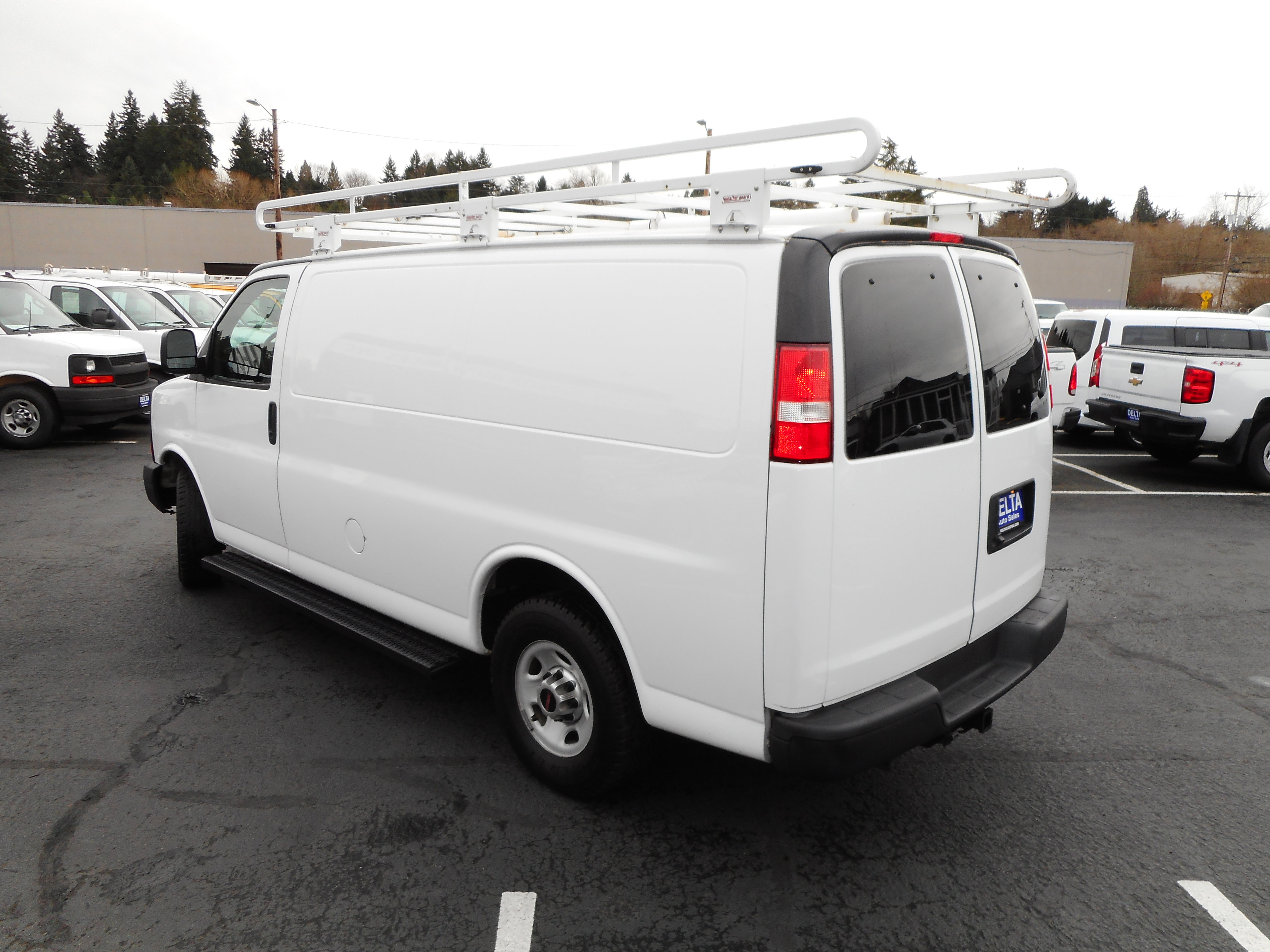 Used 2015 GMC Savana 3500 image 11