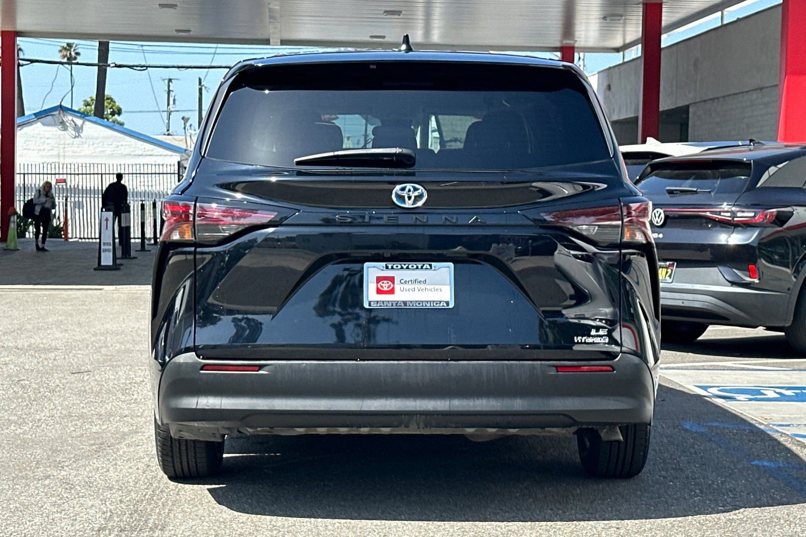 Certified 2023 Toyota Sienna LE FWD image 5