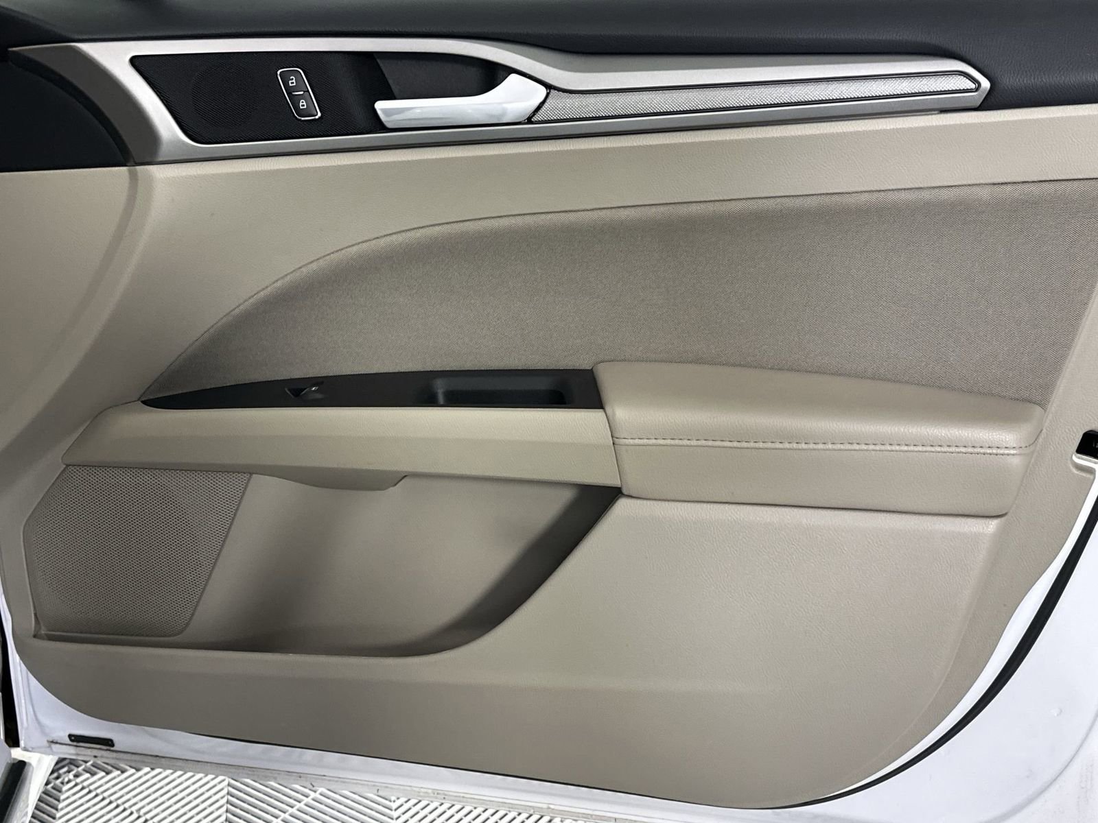 Used 2018 Ford Fusion SE w/ Fusion SE Technology Package FWD image 31