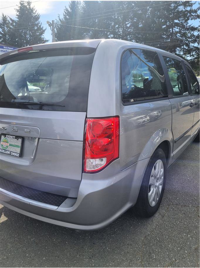 Used 2016 Dodge Grand Caravan American Value Package w/ UConnect Hands-Free Group FWD image 5