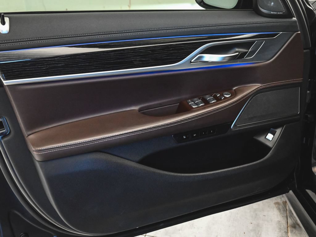 Used 2022 BMW 750i xDrive w/ M Sport Package AWD/4WD image 7