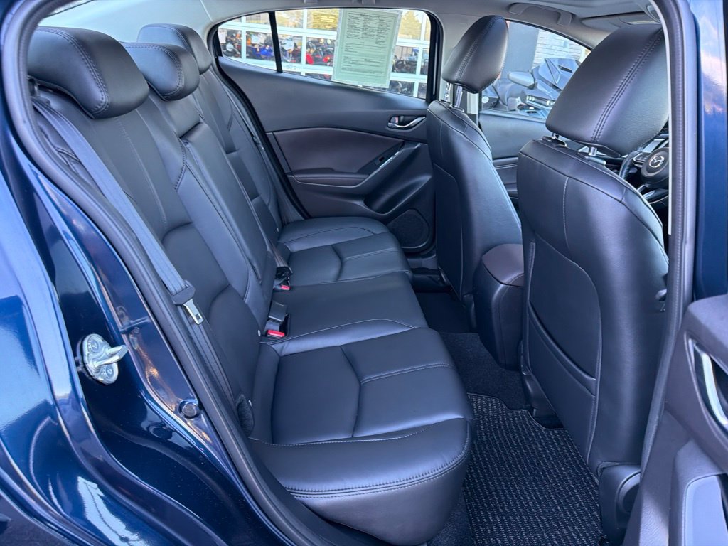 Used 2018 MAZDA MAZDA3 Touring FWD image 17