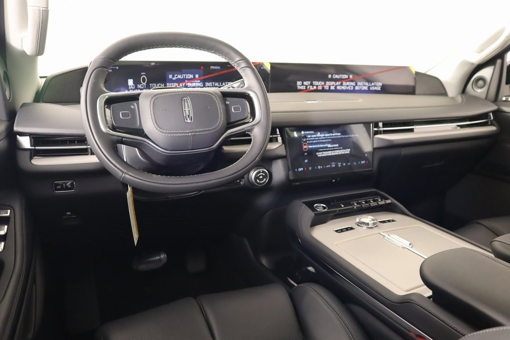 New 2025 Lincoln Navigator Reserve image 2