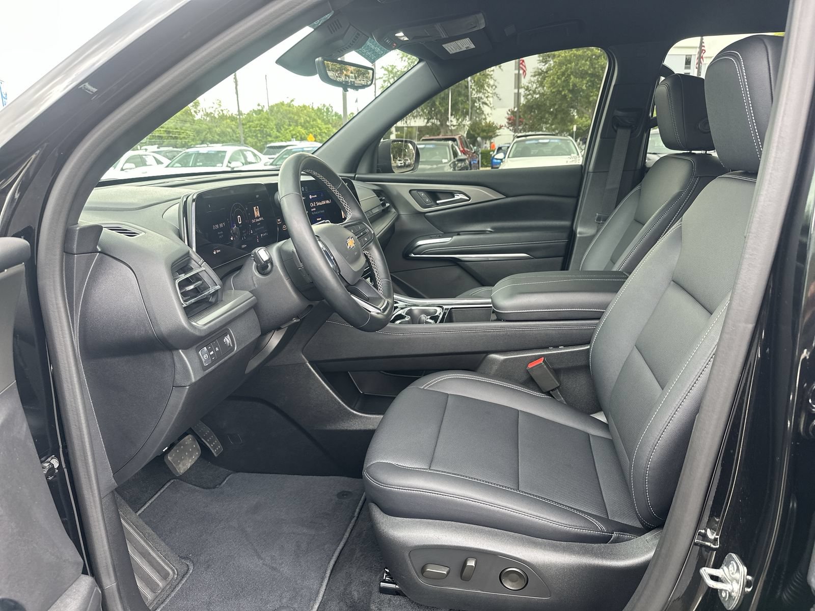 Used 2026 Chevrolet Traverse LT w/ Driver Confidence Package FWD image 16