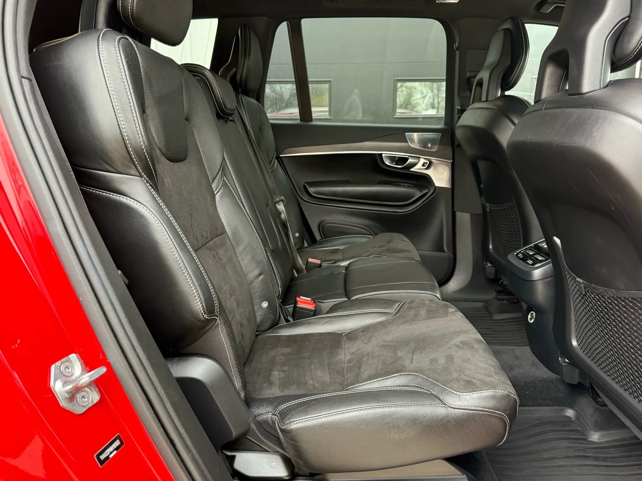 Used 2017 Volvo XC90 T6 R-Design w/ Vision Package image 11