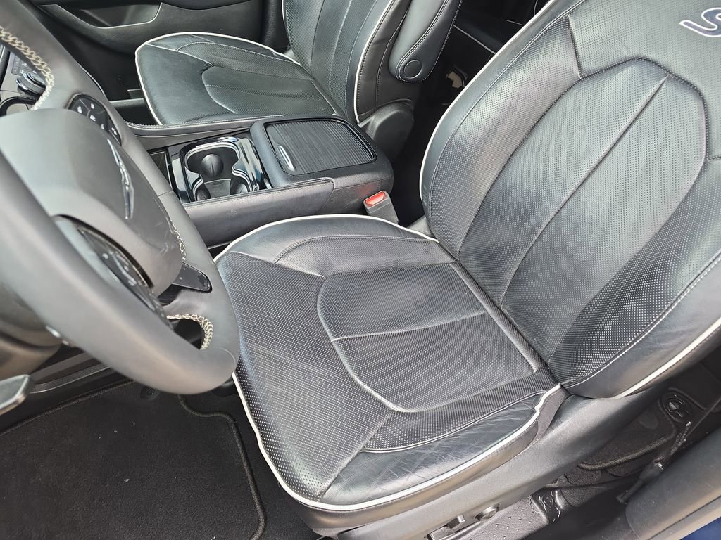 Used 2022 Chrysler Pacifica Limited w/ S Appearance Package FWD image 16
