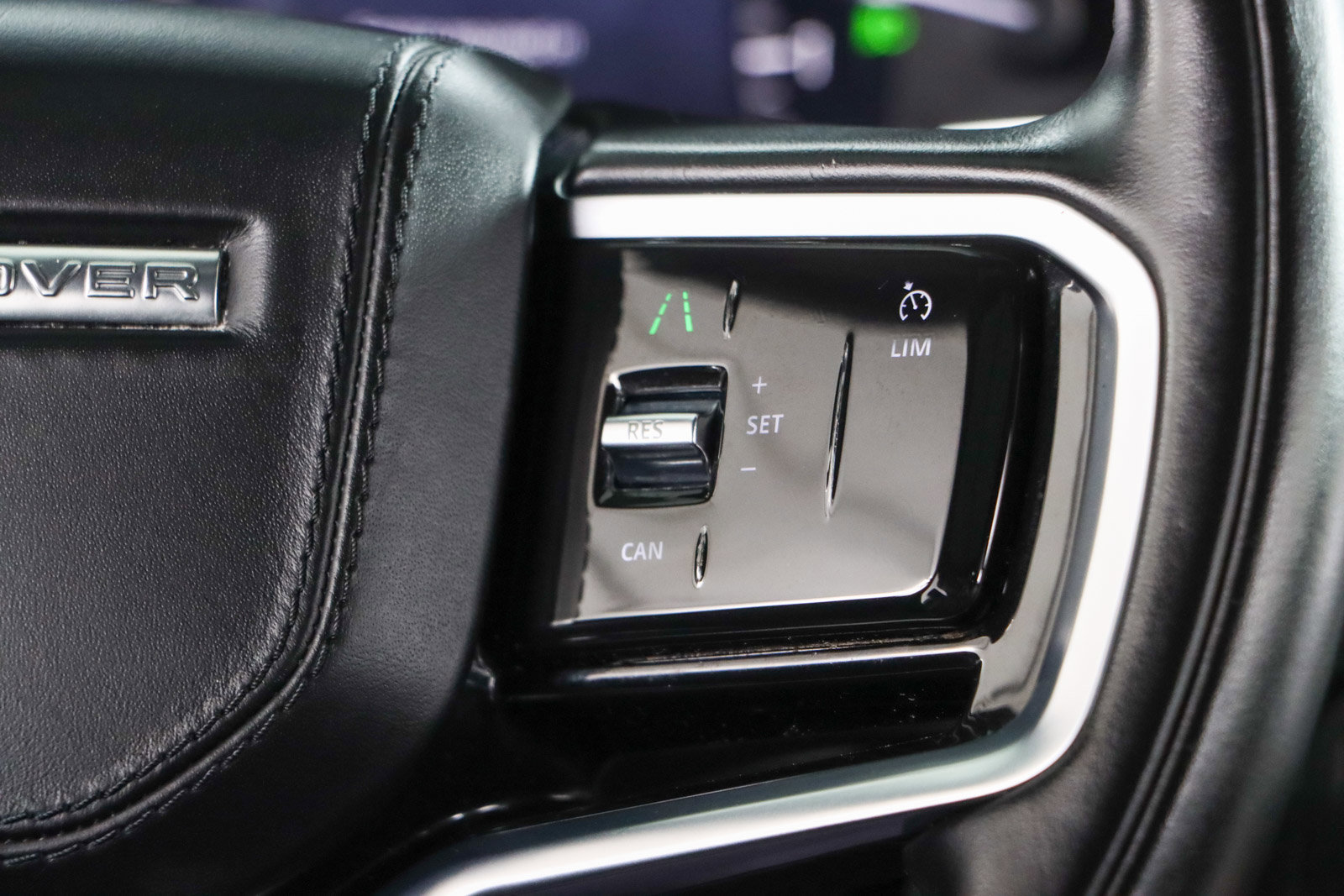 Used 2022 Land Rover Range Rover Velar R-Dynamic S image 14