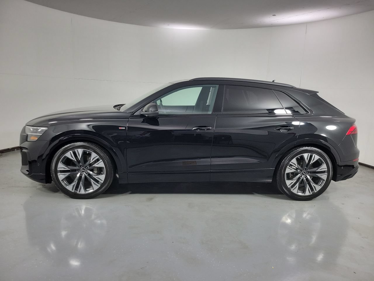 Used 2025 Audi Q8 Premium Plus w/ Premium Plus Package AWD/4WD image 2