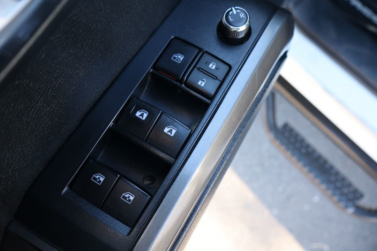 Used 2018 Toyota Tacoma TRD Off-Road AWD/4WD image 27