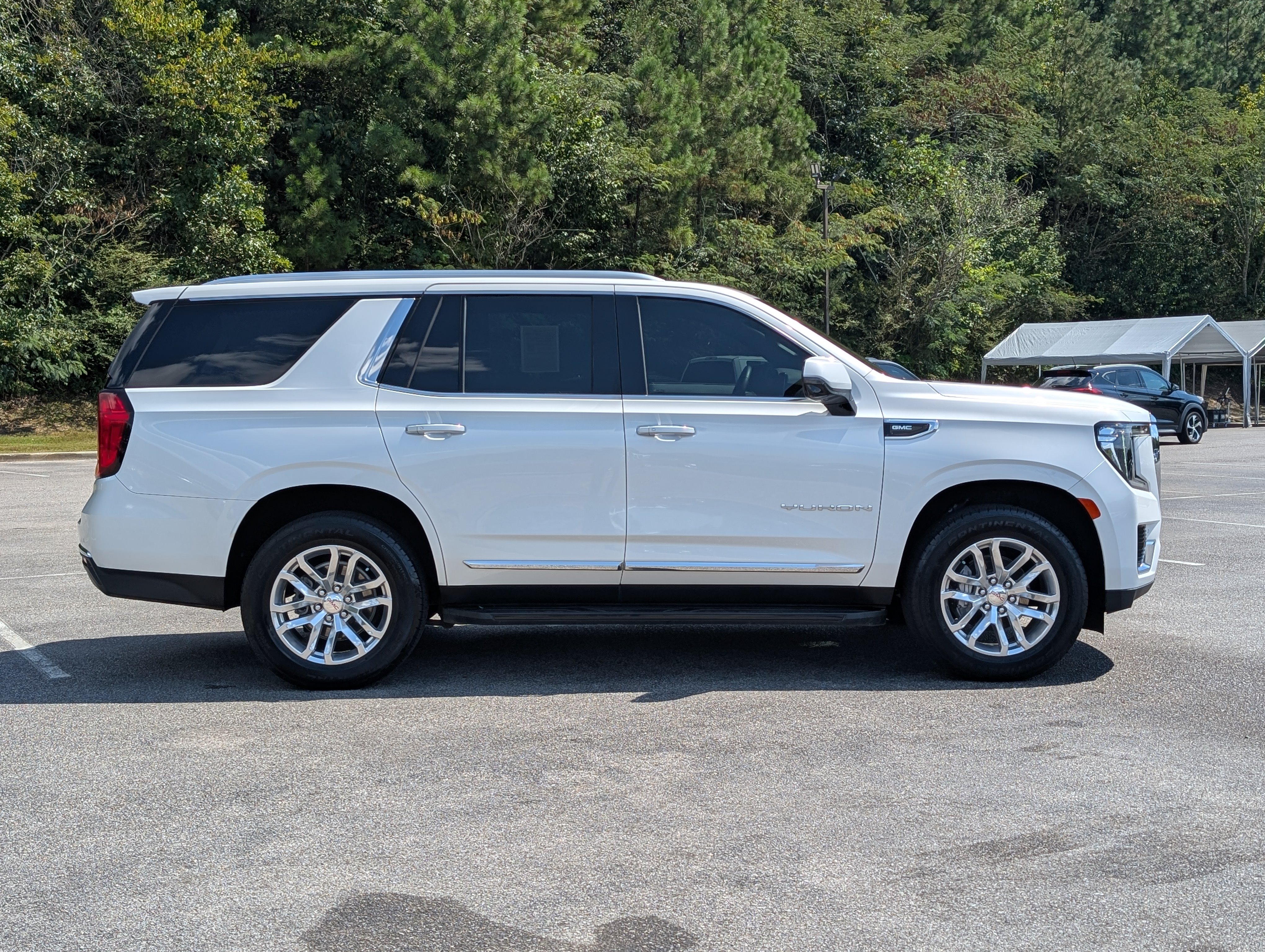Used 2024 GMC Yukon SLT w/ SLT Premium Package RWD image 10