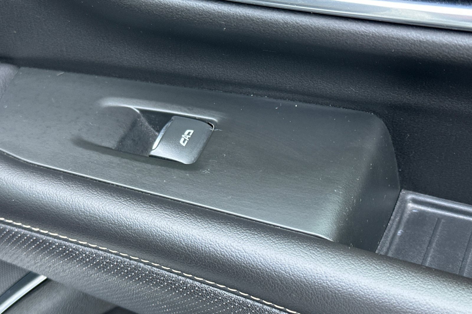 Used 2022 Chevrolet Suburban Premier image 23