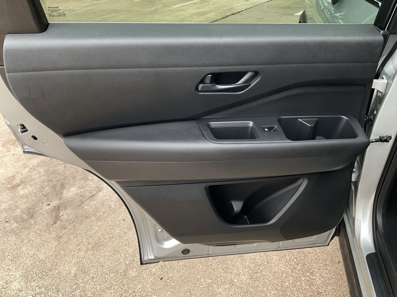 Used 2025 Nissan Pathfinder SV FWD image 18