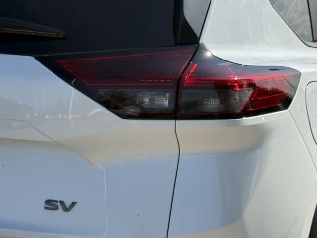 Used 2024 Nissan Rogue SV w/ SV Premium Package FWD image 6