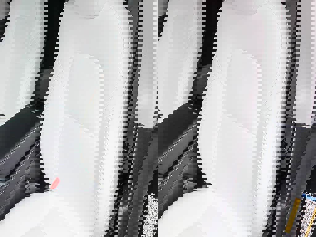 Used 2024 Tesla Model Y 2WD image 27