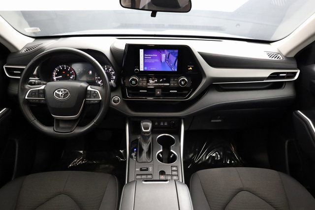 Used 2024 Toyota Highlander LE image 13