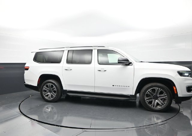 Used 2024 Jeep Wagoneer L Series II RWD image 6