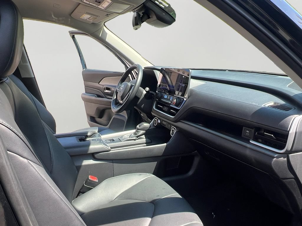 Used 2025 Toyota Grand Highlander AWD image 11