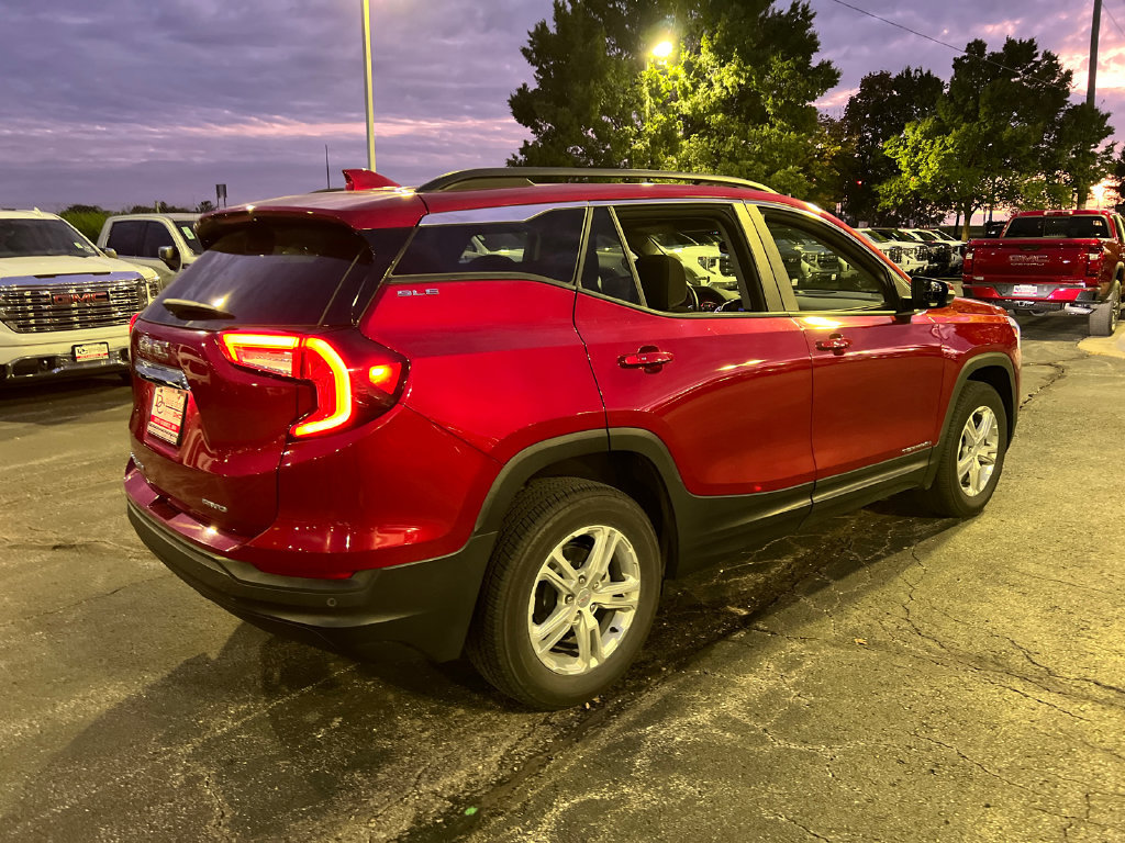 Used 2023 GMC Terrain SLE w/ Driver Convenience Package AWD/4WD image 7