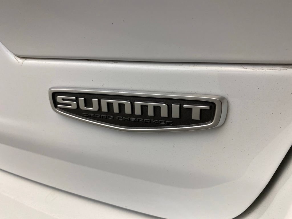 Used 2023 Jeep Grand Cherokee Summit w/ Adv Protech Group IV AWD/4WD image 17