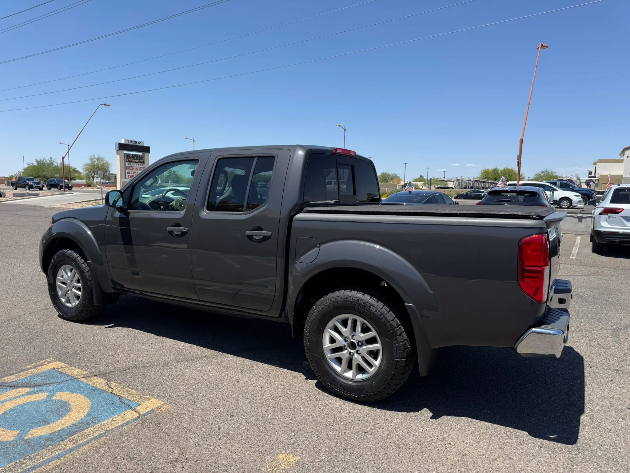 Used 2015 Nissan Frontier SV w/ SV Value Truck Package AWD/4WD image 7
