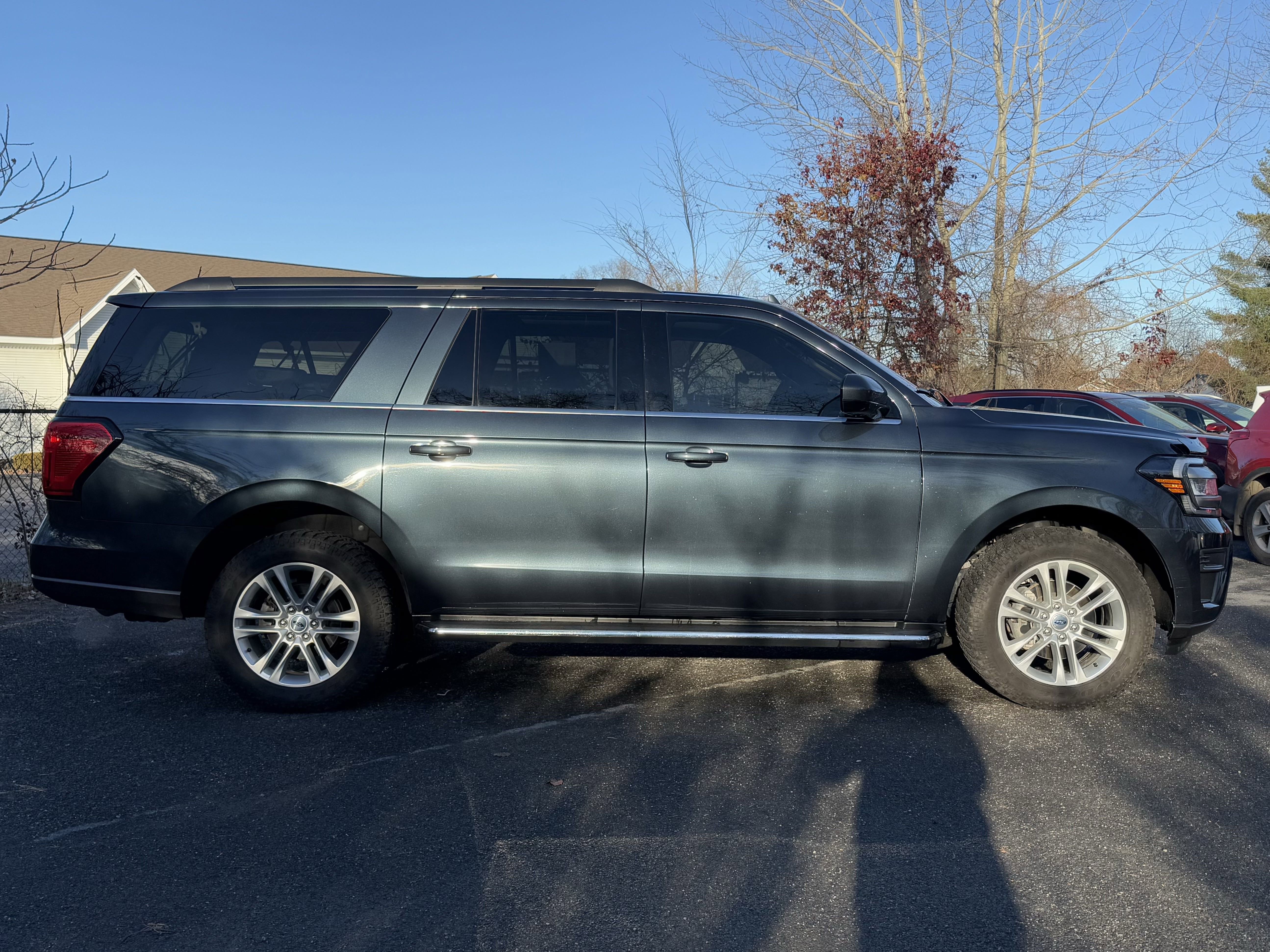 Used 2023 Ford Expedition Max XLT image 6