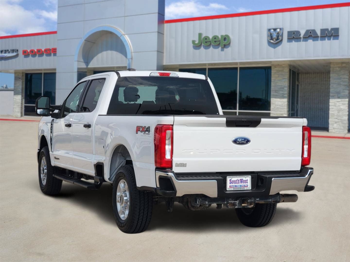 Used 2025 Ford F250 XLT w/ FX4 Off-Road Package AWD/4WD image 4