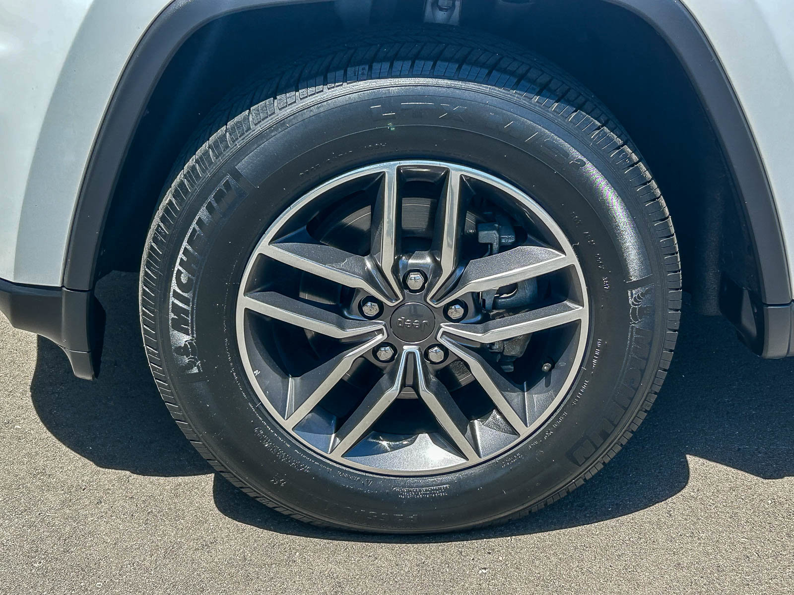 Used 2020 Jeep Grand Cherokee Laredo w/ Laredo X Package RWD image 10