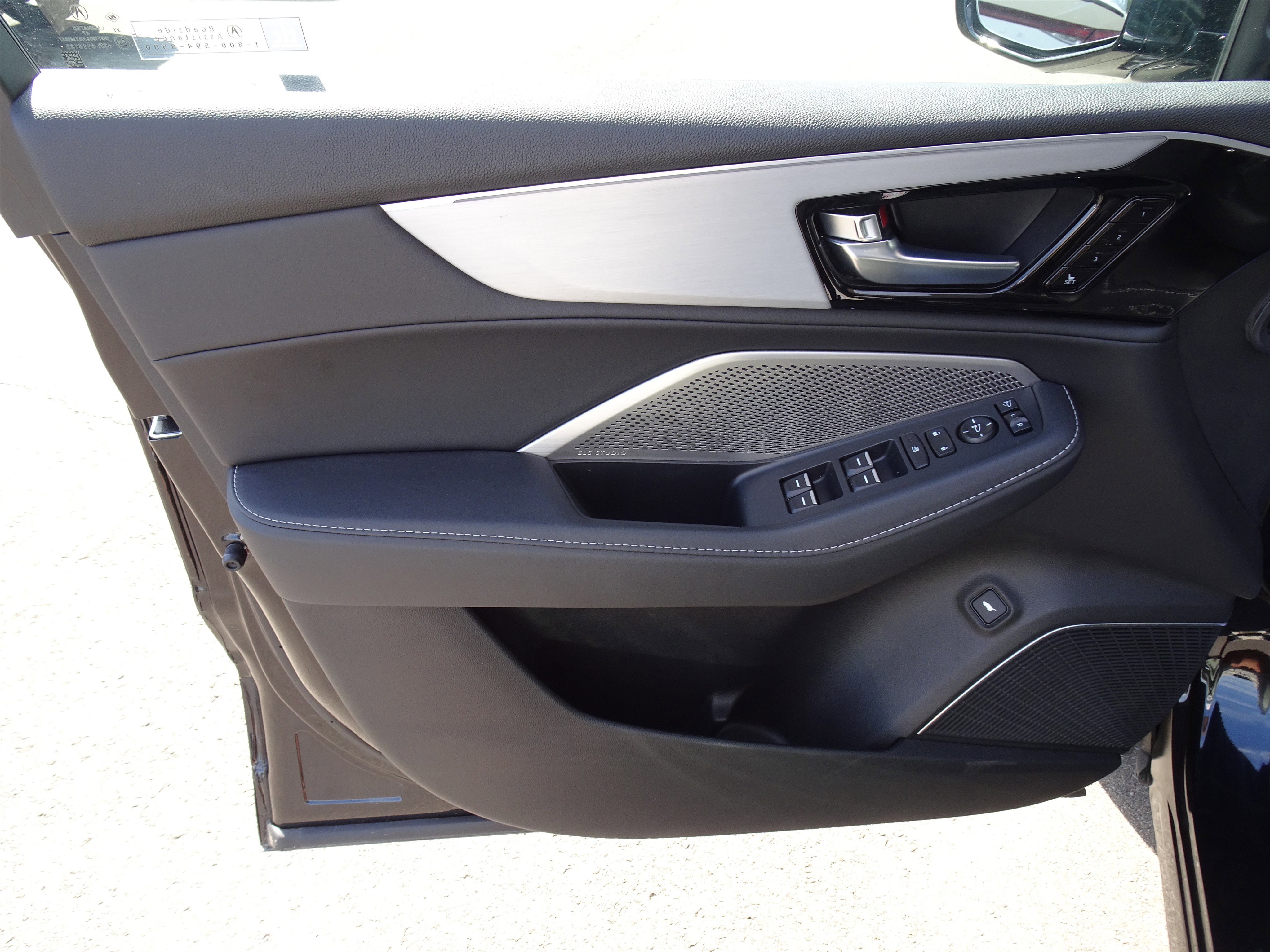 Used 2023 Acura MDX SH-AWD w/ Technology Package image 13