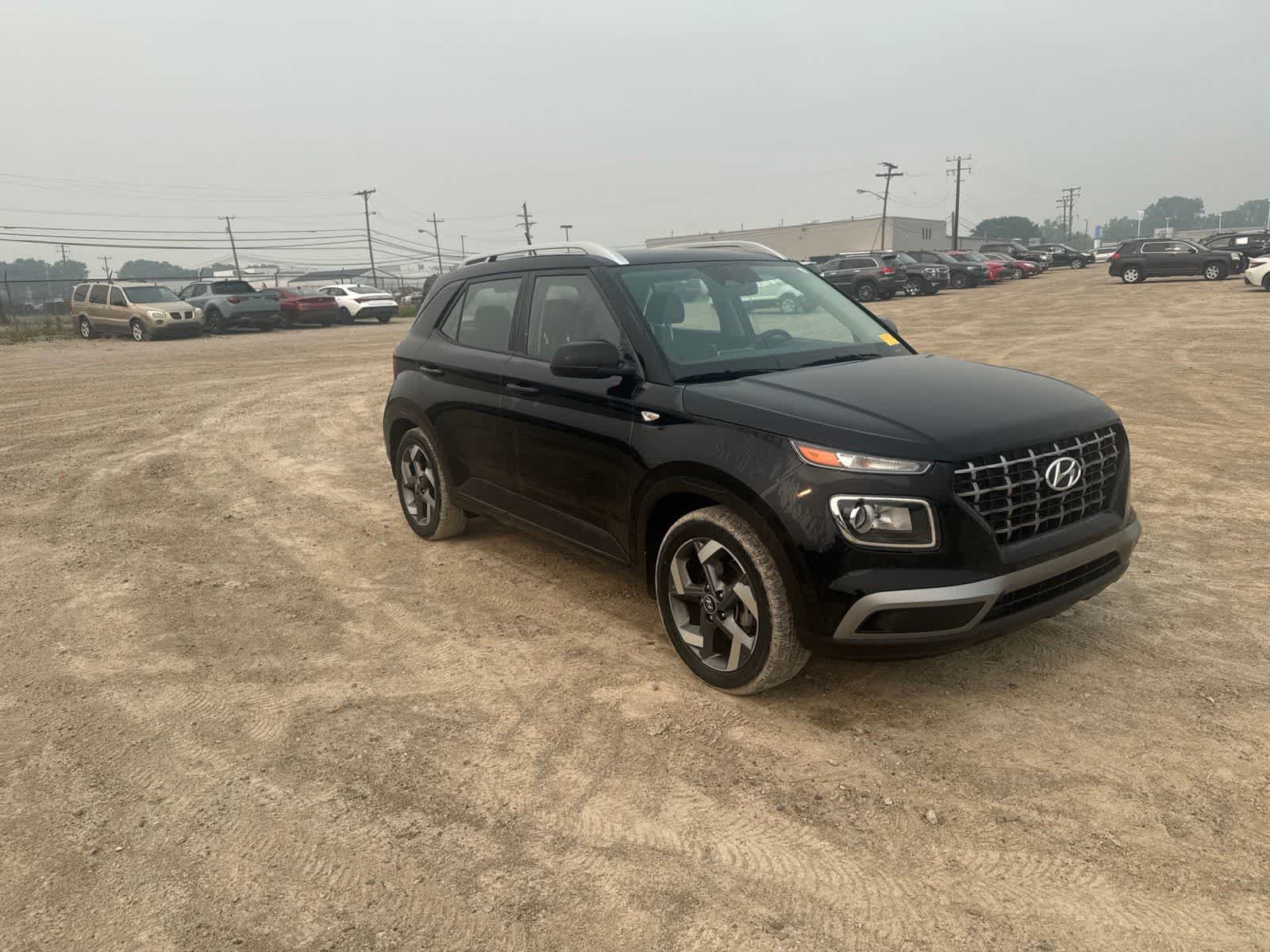Used 2023 Hyundai Venue SEL FWD image 5