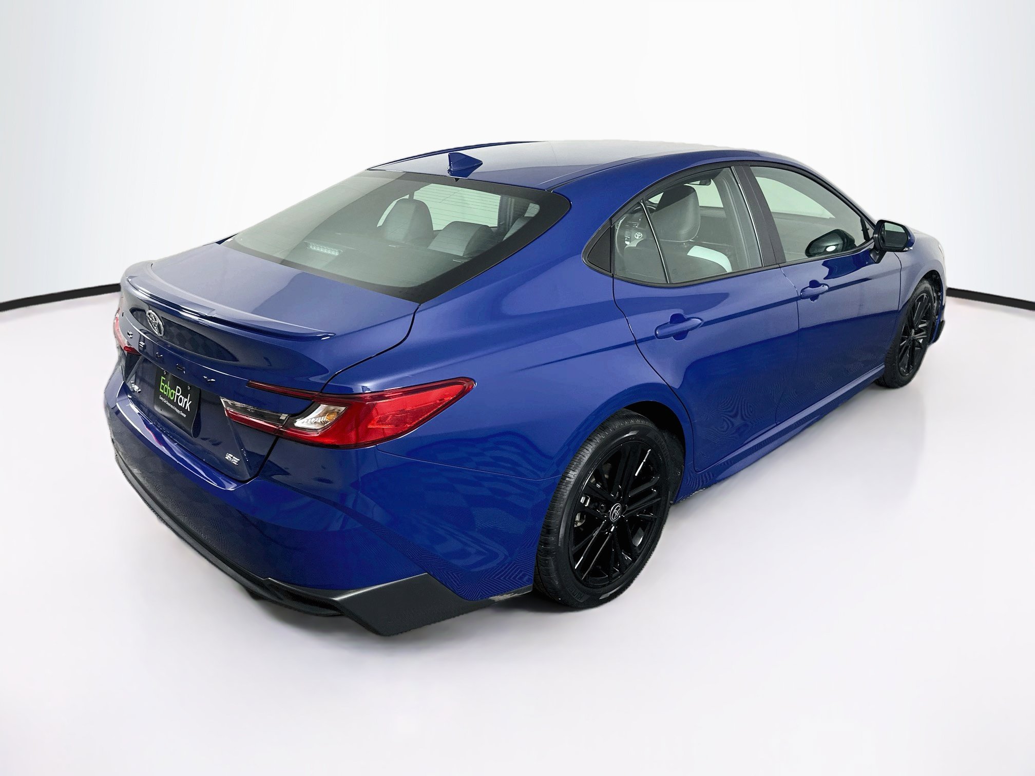 Used 2025 Toyota Camry SE FWD image 9