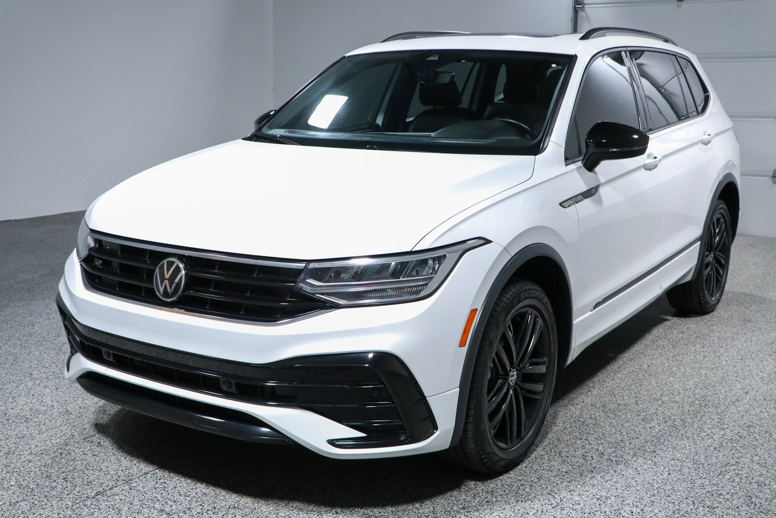 Used 2022 Volkswagen Tiguan SE R-Line AWD/4WD image 31