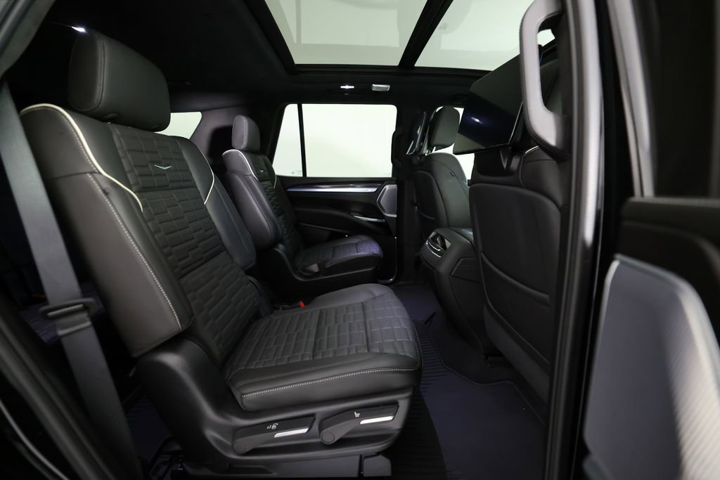Used 2025 Cadillac Escalade V image 10