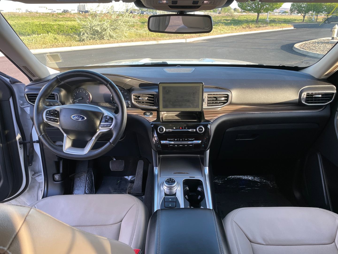 Used 2023 Ford Explorer Limited AWD/4WD image 12