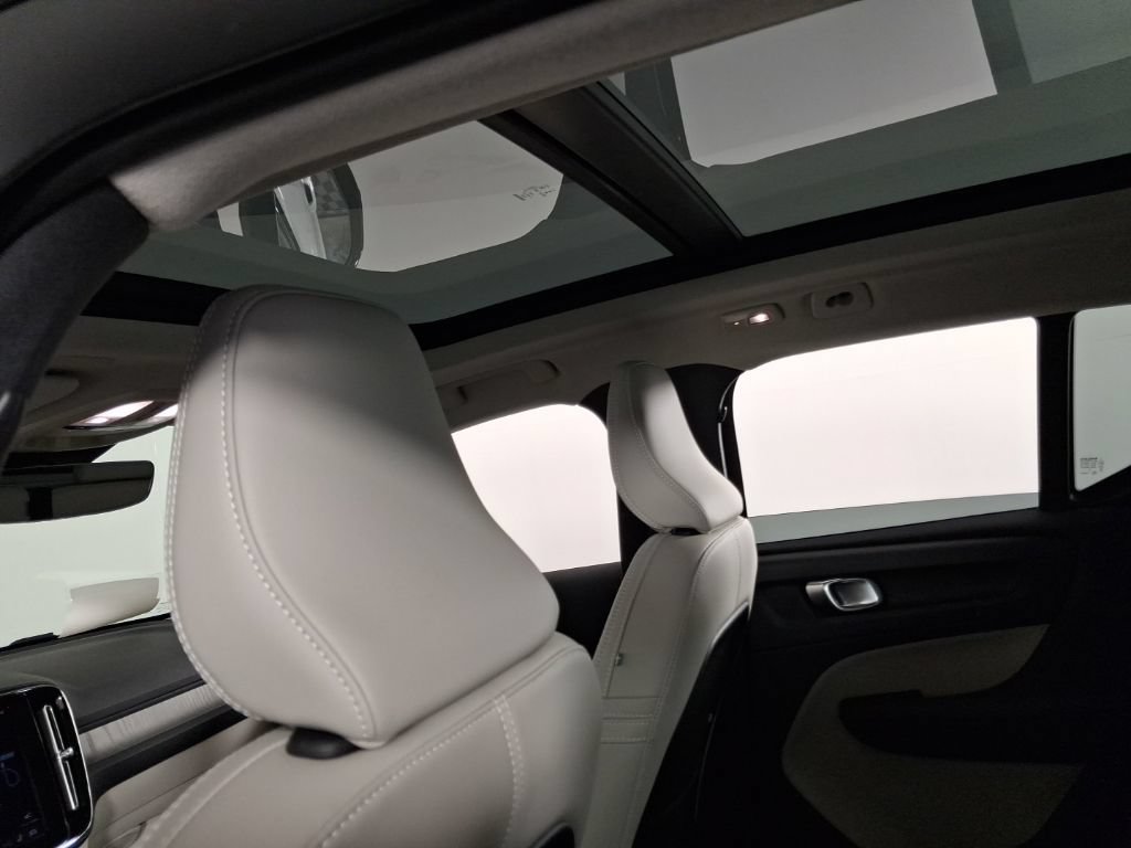 Certified 2026 Volvo XC40 B5 Plus AWD/4WD image 19