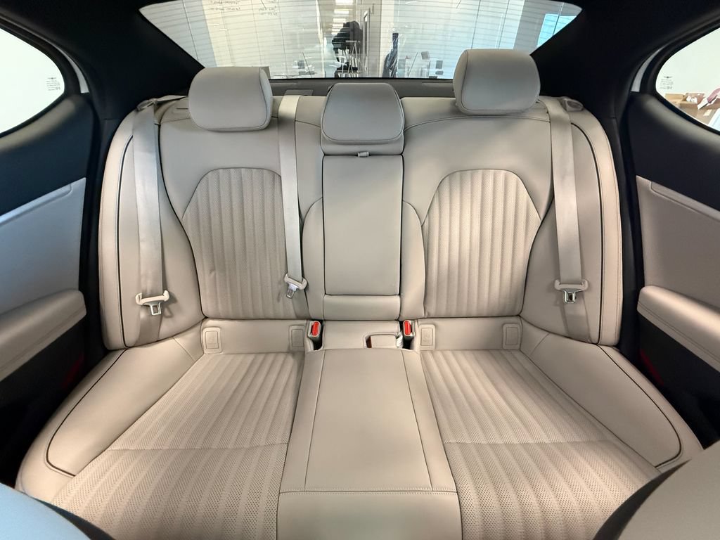 Used 2023 Genesis G70 2.0T w/ Sport Prestige Package RWD image 34