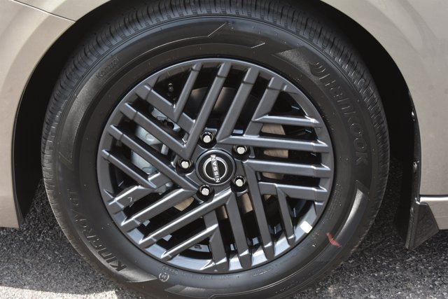 New 2026 Nissan Sentra SV w/ SV Convenience Package FWD image 10