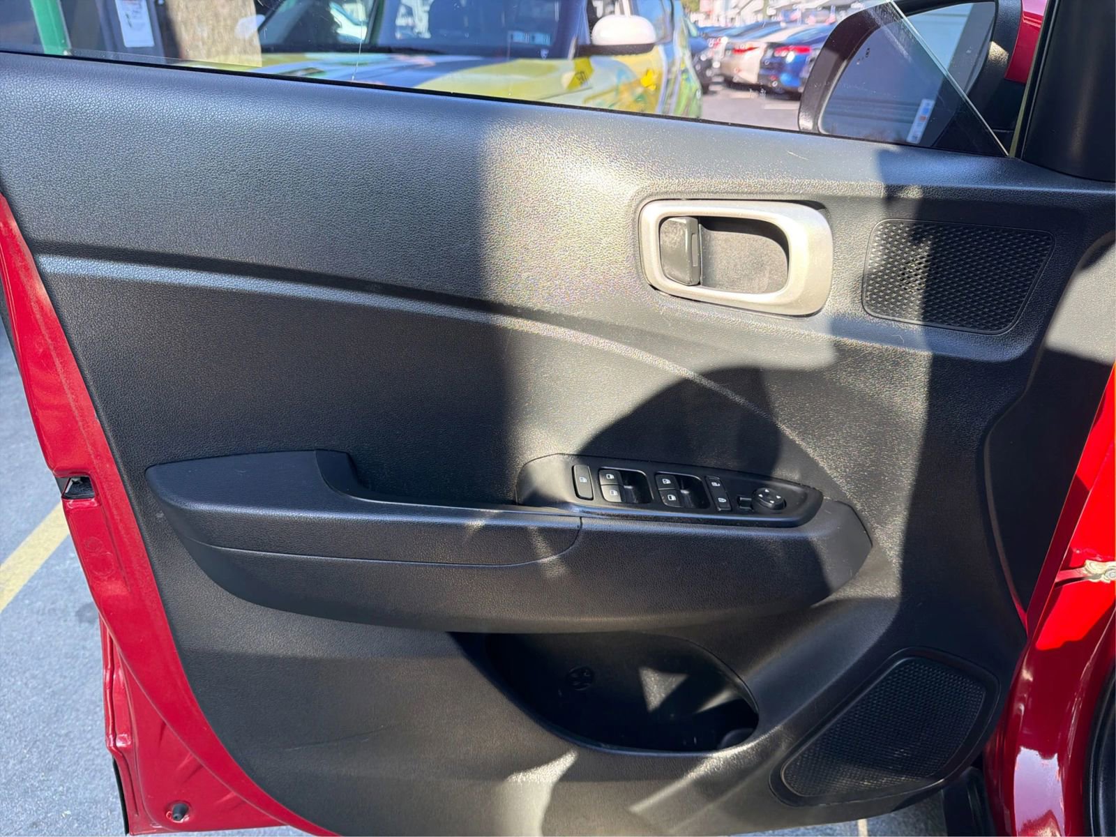 Used 2023 Hyundai Venue SEL FWD image 19