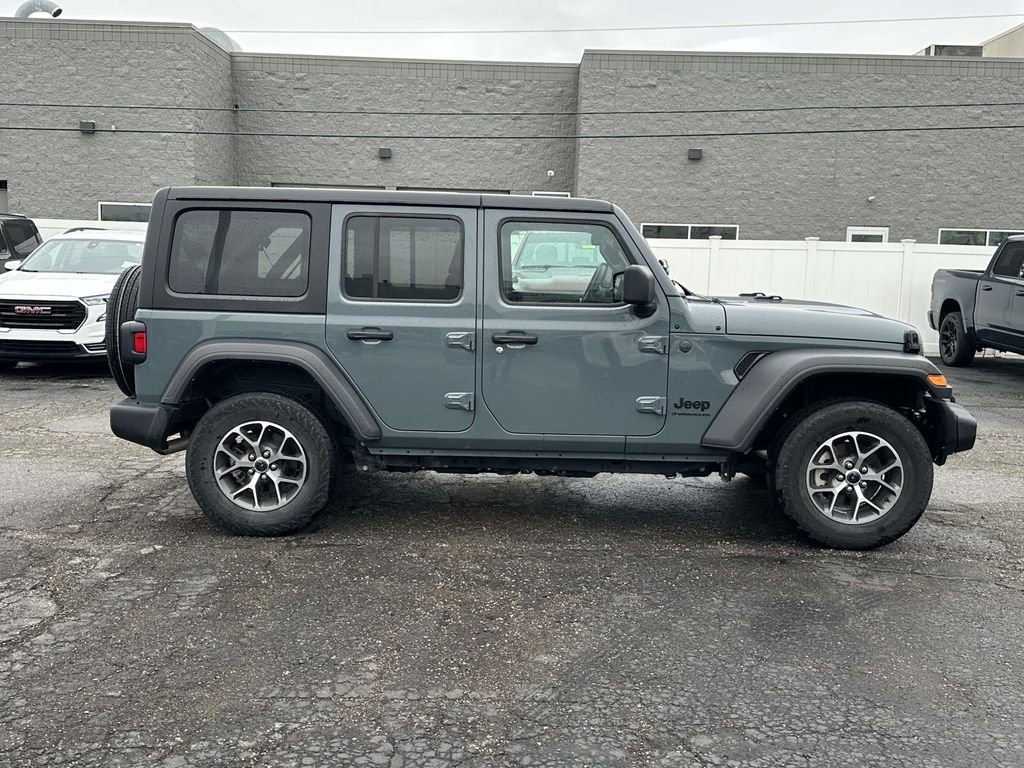 Used 2024 Jeep Wrangler Unlimited Sport AWD/4WD image 2