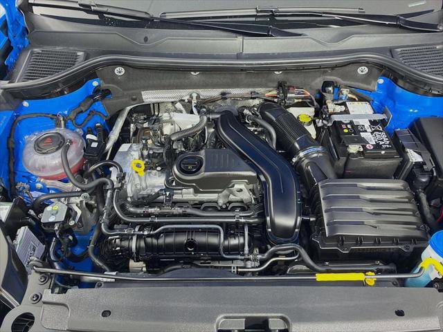 Used 2025 Volkswagen Taos SEL image 32