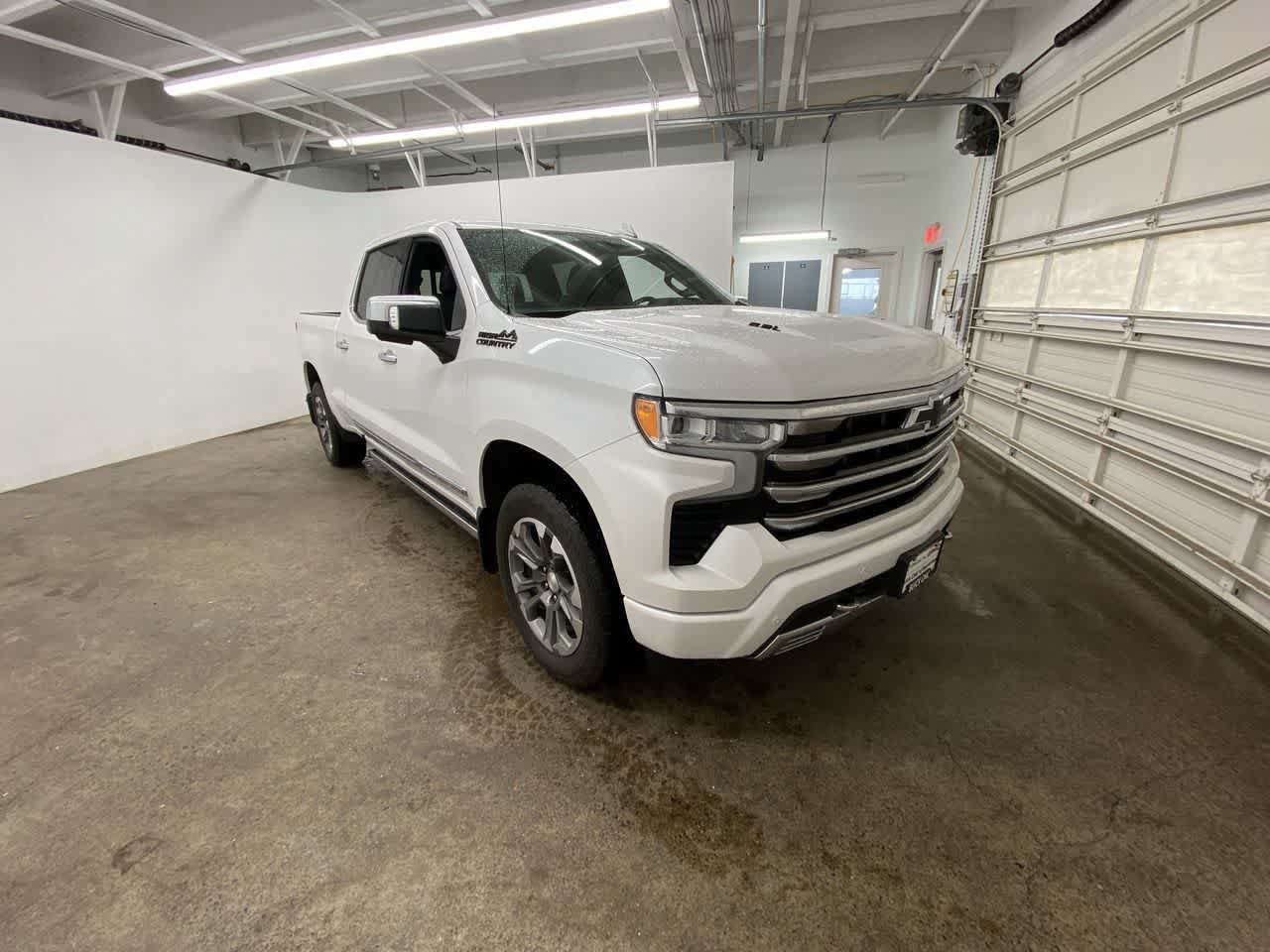 Used 2023 Chevrolet Silverado 1500 High Country w/ Technology Package AWD/4WD image 8