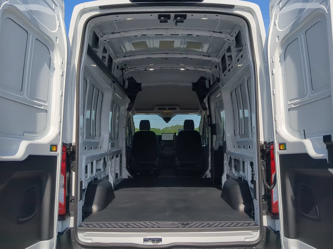 New 2026 Ford Transit 250 148 High Roof RWD image 11