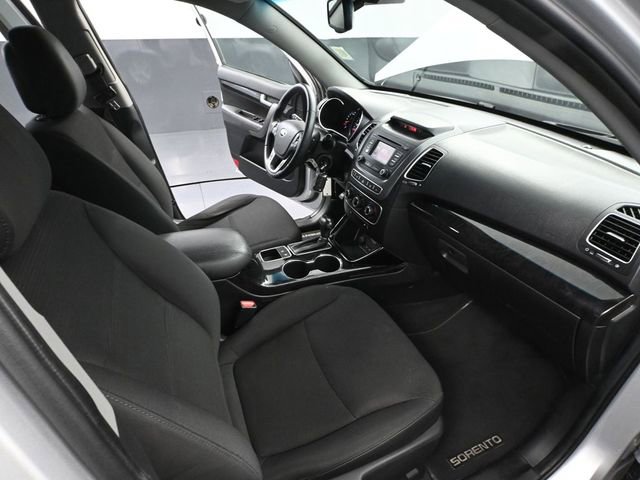 Used 2015 Kia Sorento LX image 44