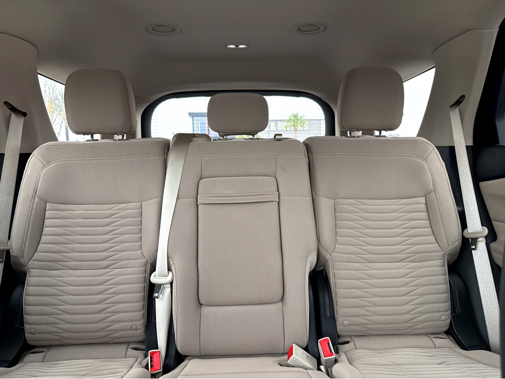 Used 2020 Ford Explorer XLT w/ Comfort Package image 6